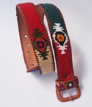 Cinturón bordado artesano.