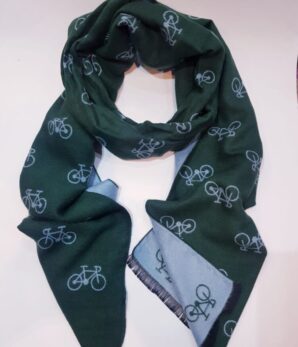 Foulard verde y reverso azul con bicicletas