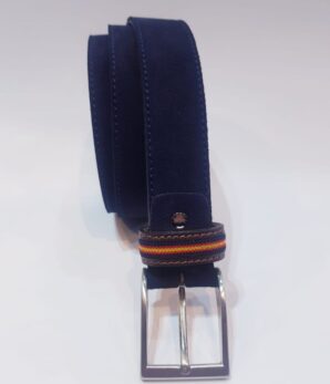 Cinturón piel serraje azul marino con bandera en trebilla