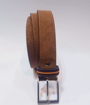 Cinturón piel serraje beige con bandera en trebilla