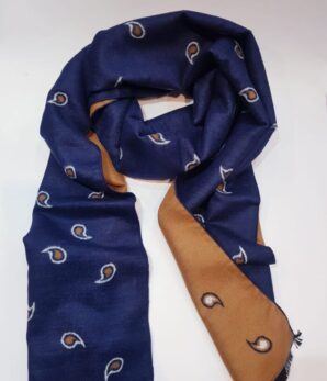 Foulard marino con reverso mostaza y detalle lágrimas