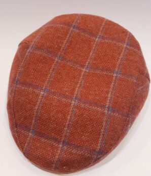 Gorra clásica en cuadros tonos teja