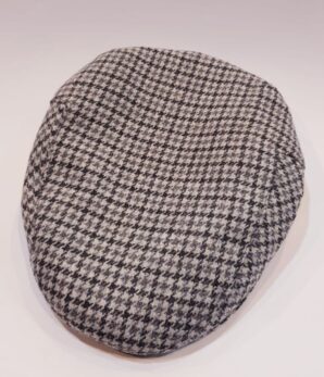 Gorra clásica en pata de gallo tonos grises