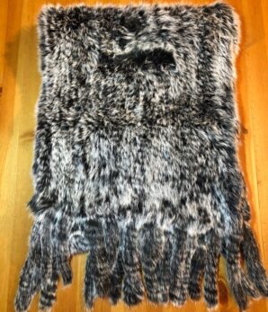 Estola de 180 x 40 cm., de pelo rabbit color negro y blanco